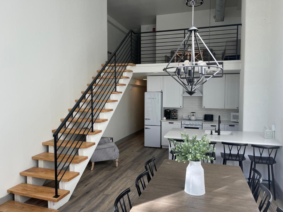 Apartment Main Street Retreat By Hollyhock *