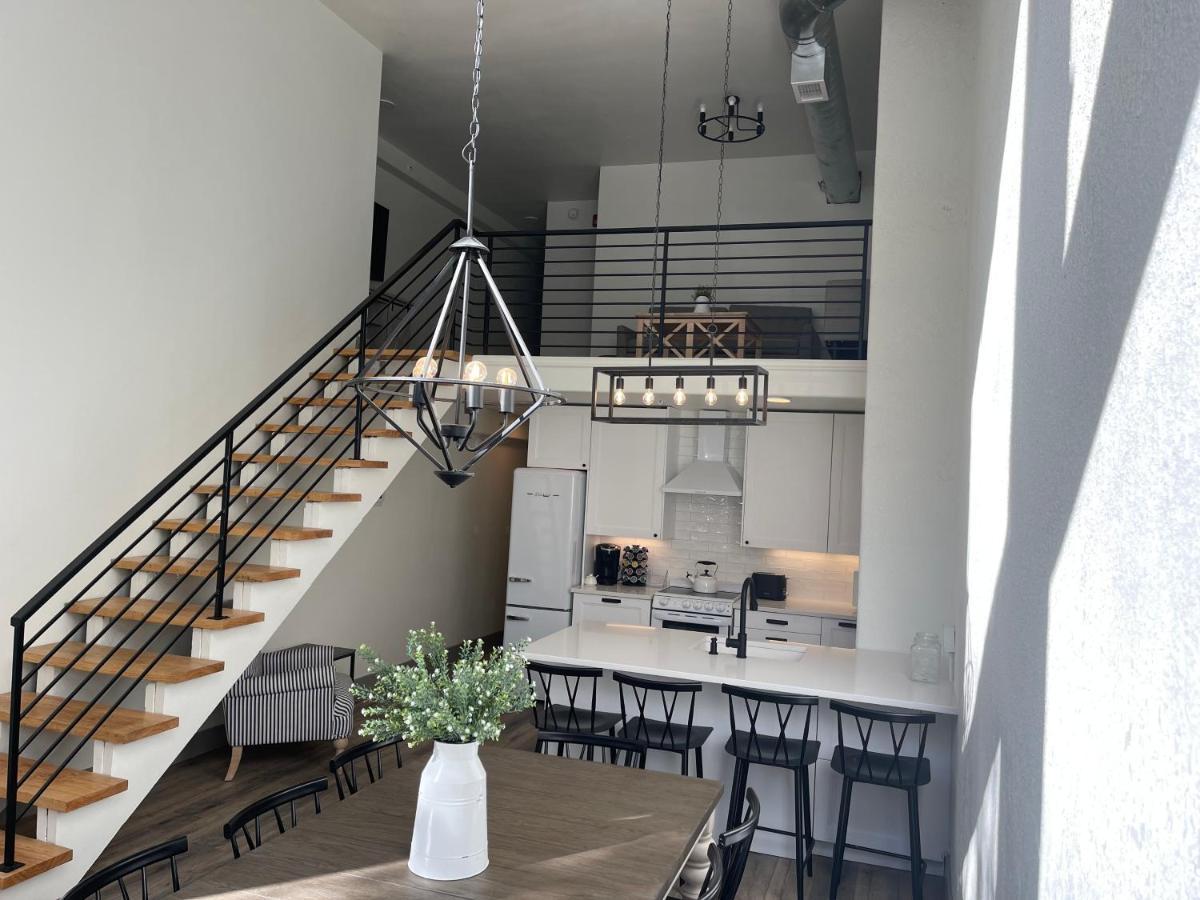 Apartment Main Street Retreat By Hollyhock *