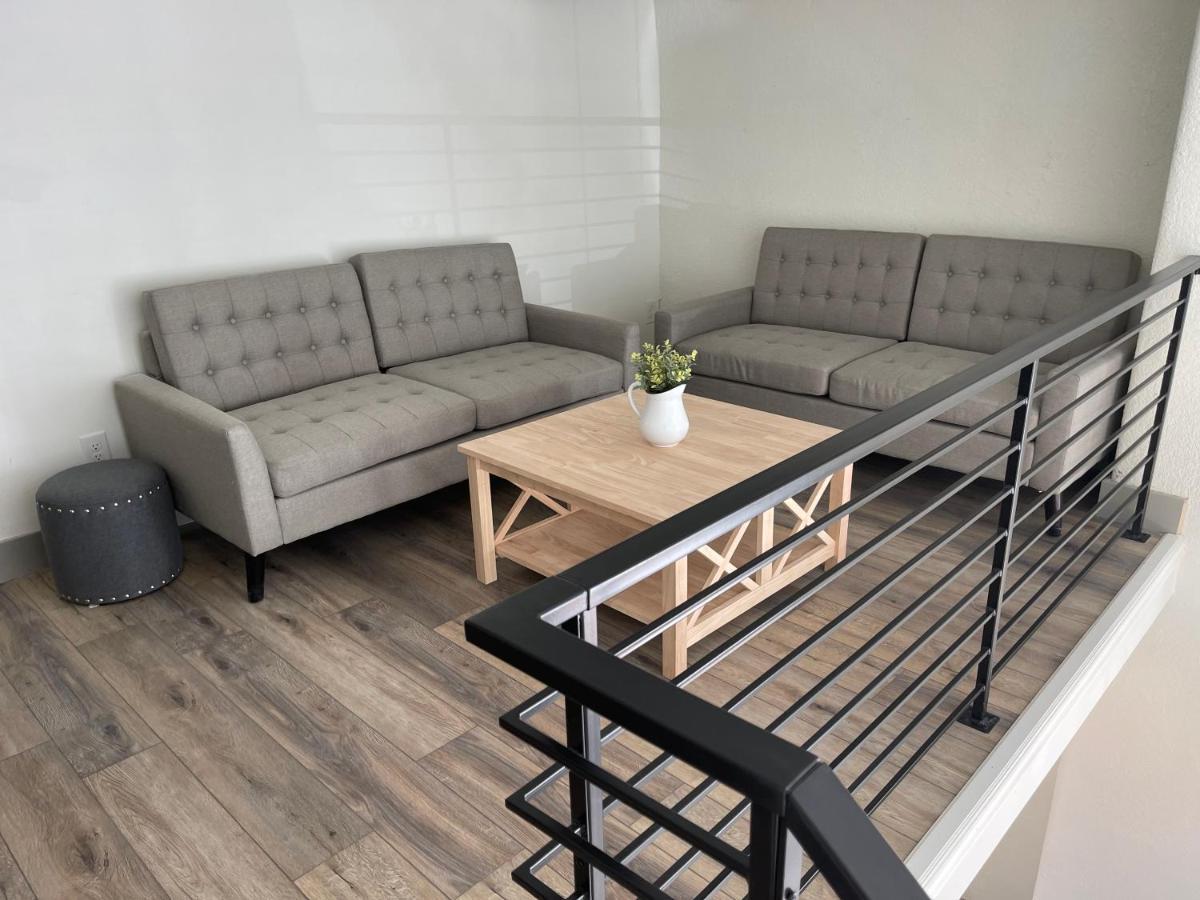 Main Street Retreat By Hollyhock Apartment